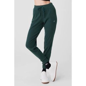 Alo Yoga Muse Sweatpants In Midnight Green Size Large